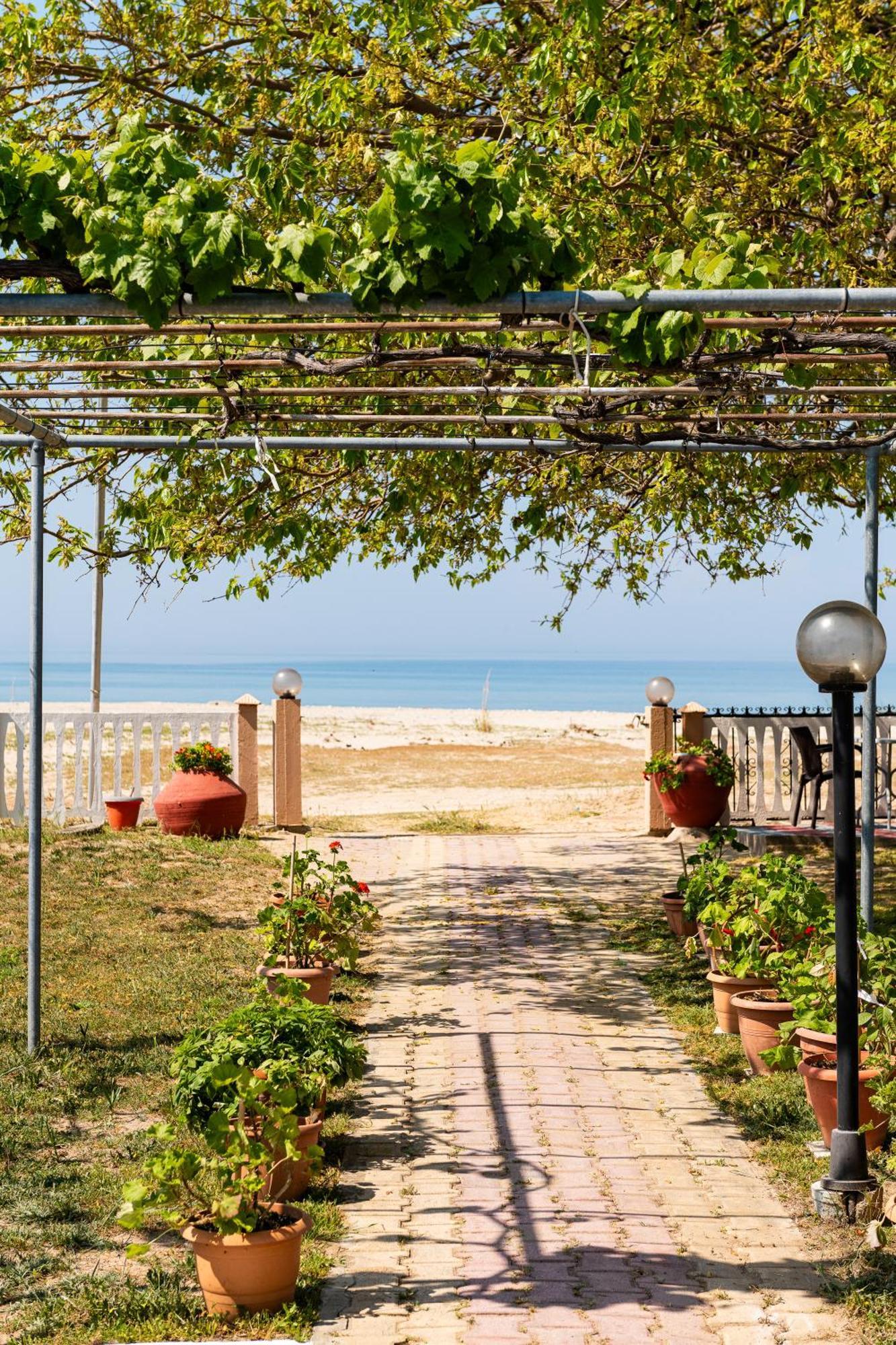 Opalium Beach Front Suites Potos Exterior photo