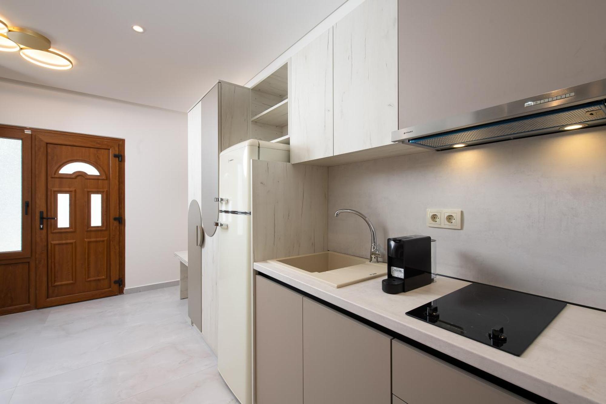 Opalium Beach Front Suites Potos Exterior photo